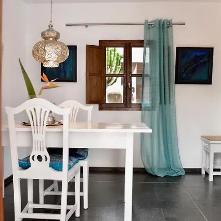 Semesterbostad Stylish House In A Real With Private Garden