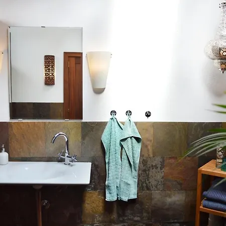 Semesterbostad Stylish House In A Real With Private Garden *