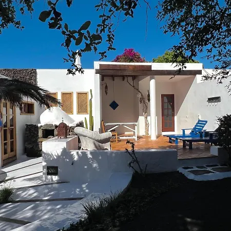 Semesterbostad Stylish House In A Real With Private Garden